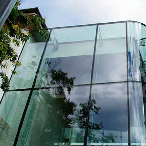 Безрамное остекление фасадов